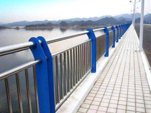 高鐵橋梁護欄廠家產品價格及防護欄特點解析